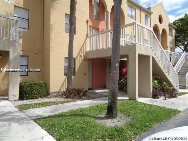 VILLAS AT LAKEVIEW CONDO - Residential