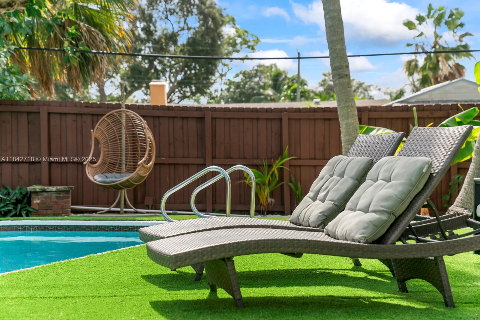 SUNSET ISLES SEC 3 - Residential