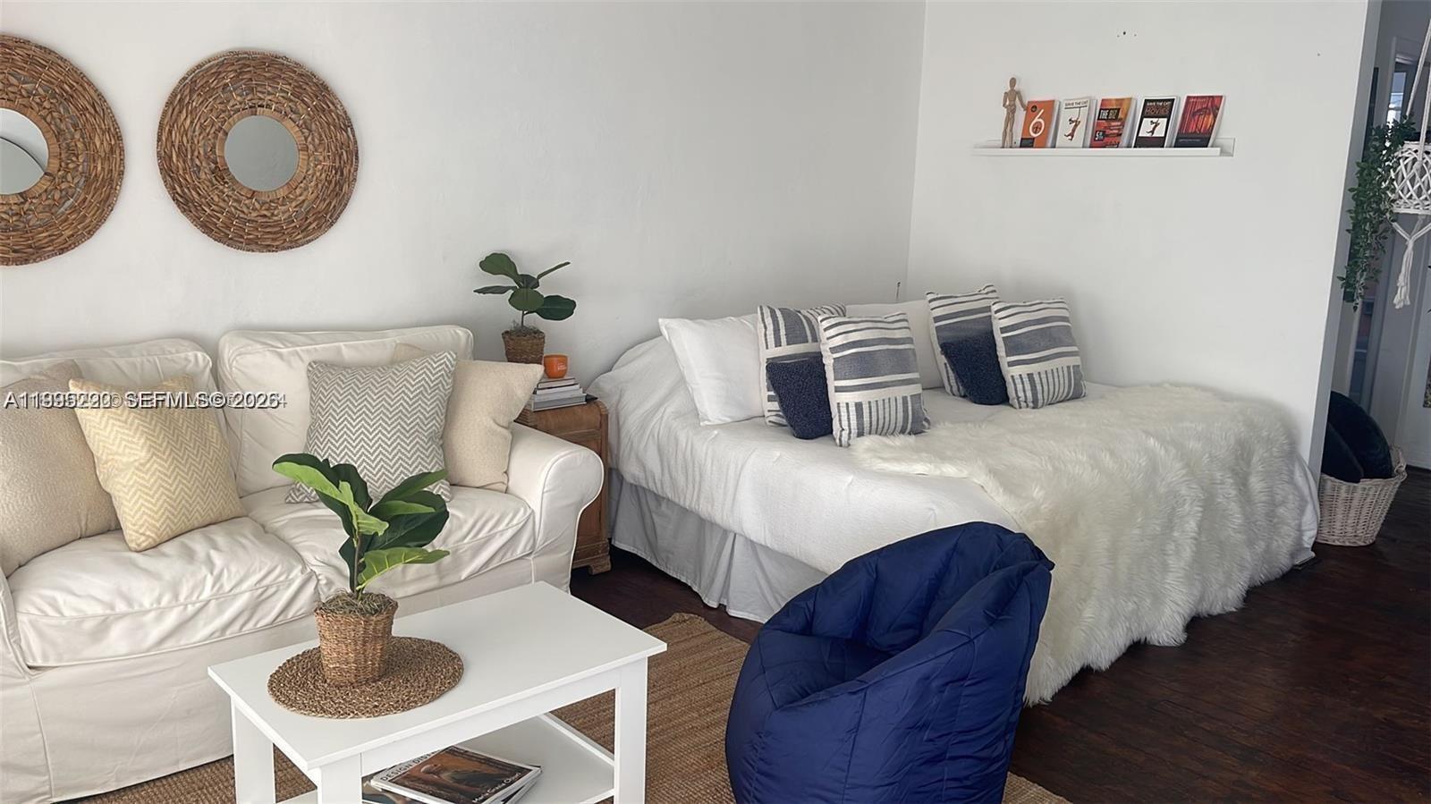 THE CORVETTE CONDO - Residential