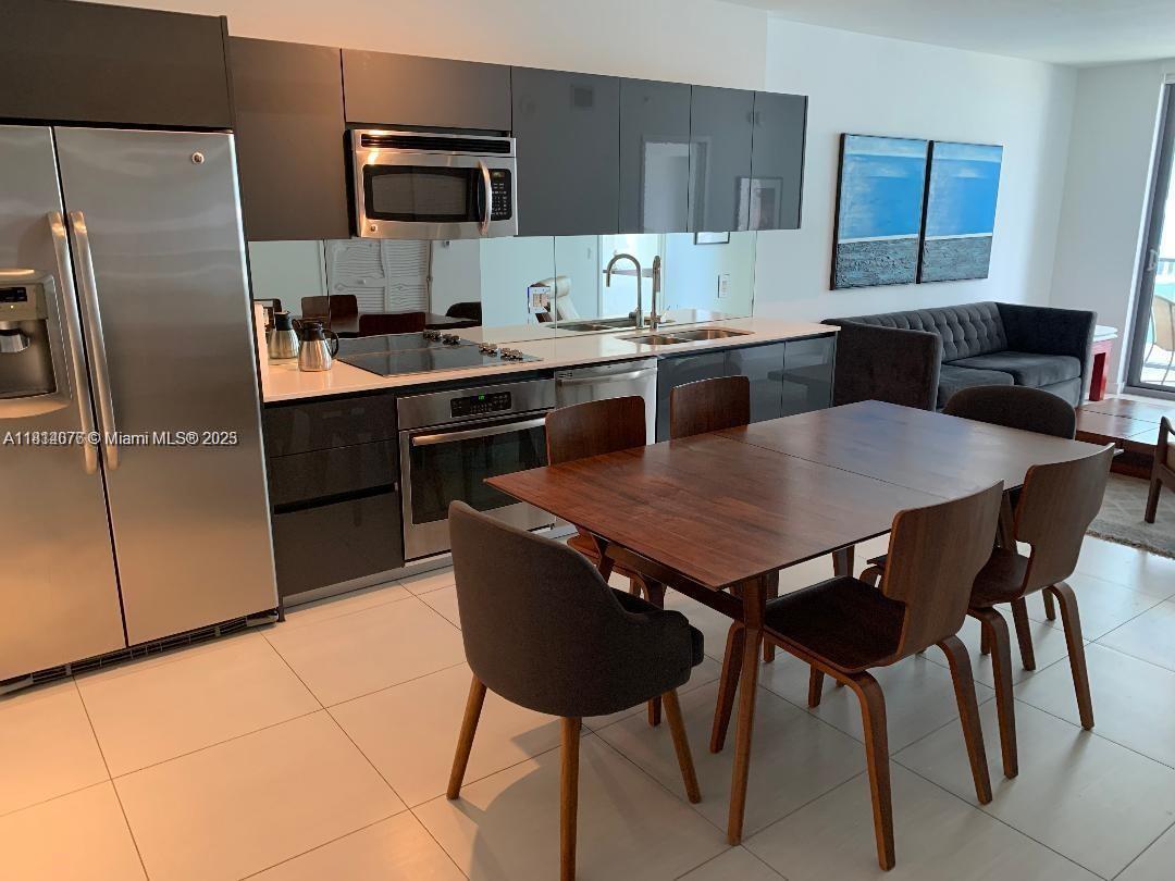 31 SE 6th St 2504