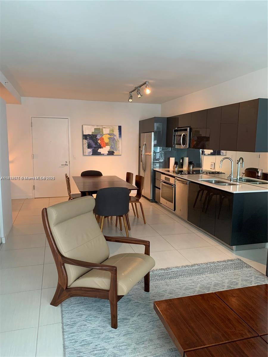 31 SE 6th St 2504