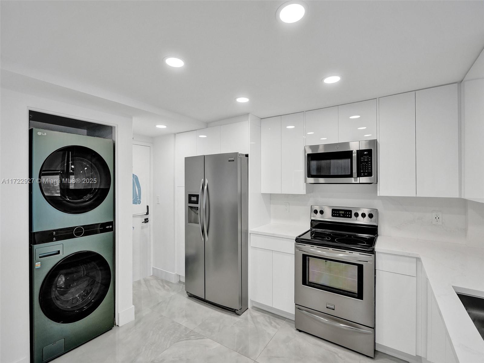 PLAYA DEL SOL CONDO - Residential