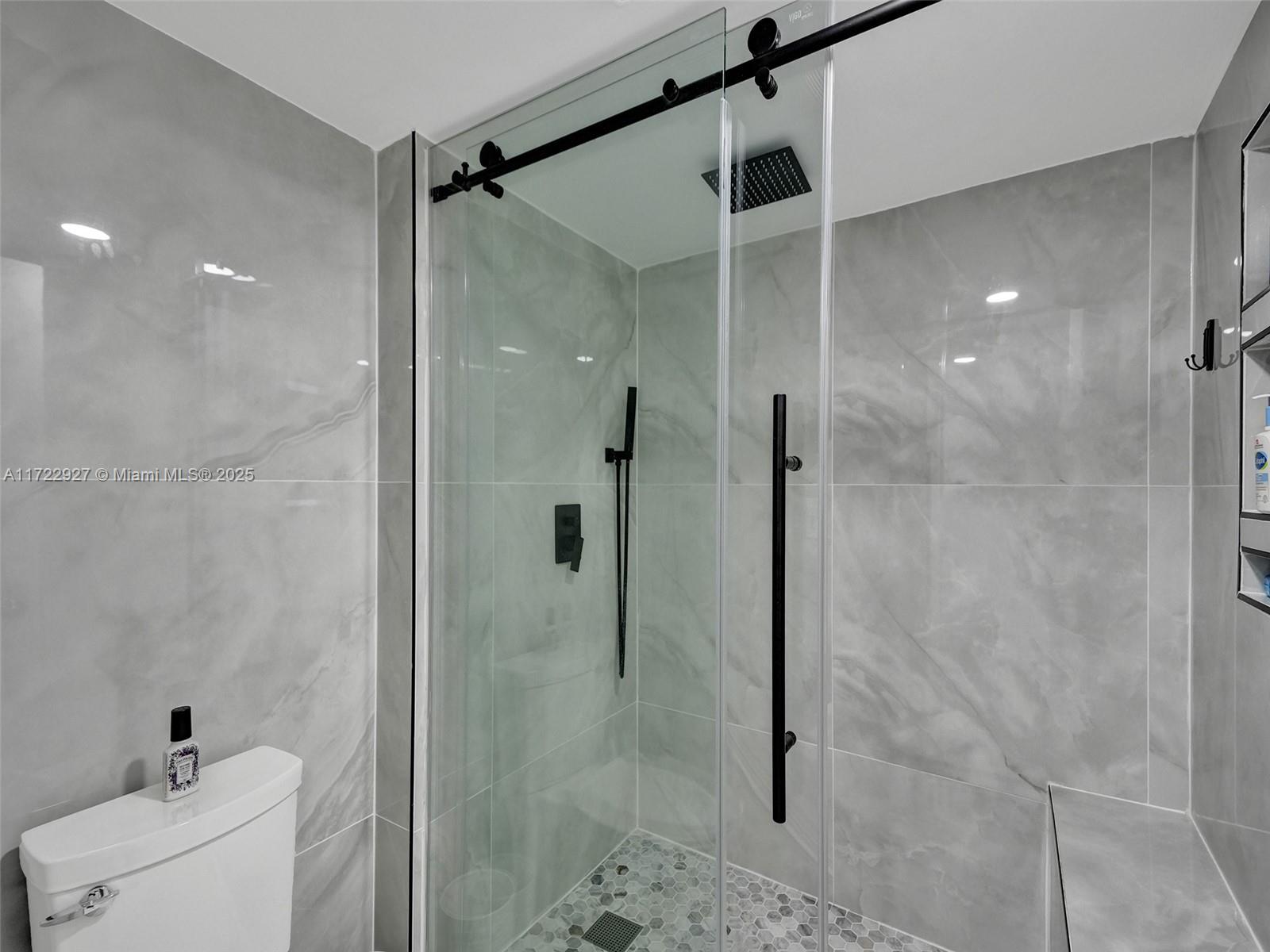 PLAYA DEL SOL CONDO - Residential