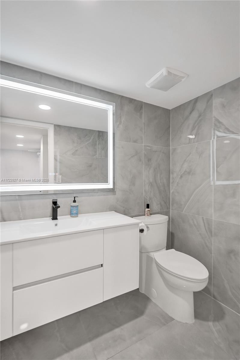 PLAYA DEL SOL CONDO - Residential