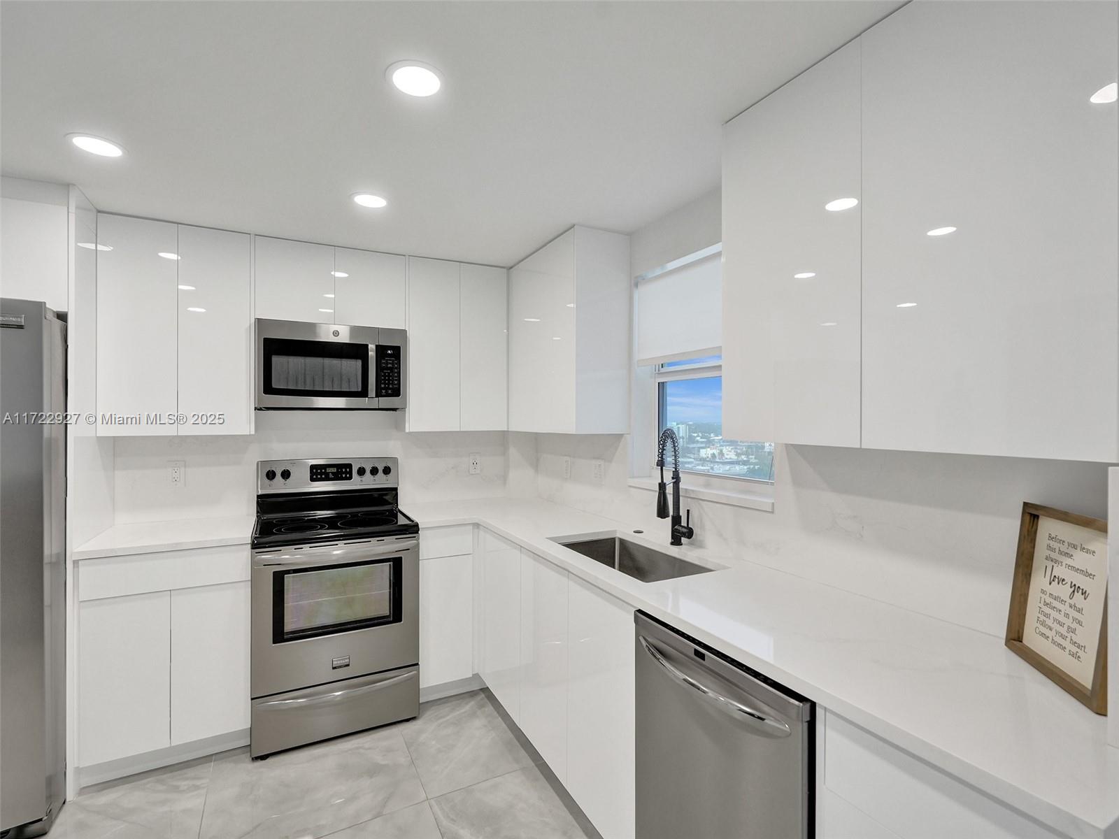 PLAYA DEL SOL CONDO - Residential