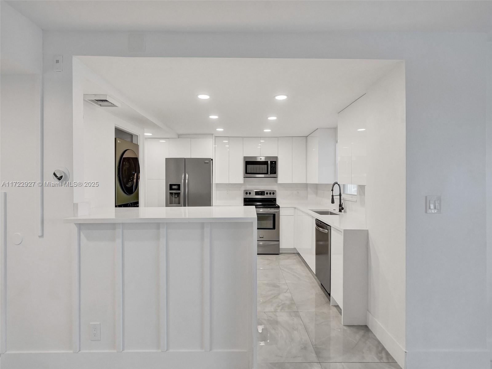 PLAYA DEL SOL CONDO - Residential