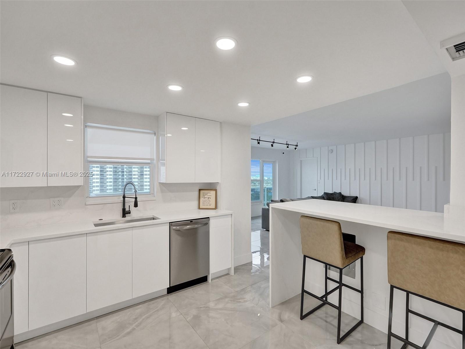 PLAYA DEL SOL CONDO - Residential