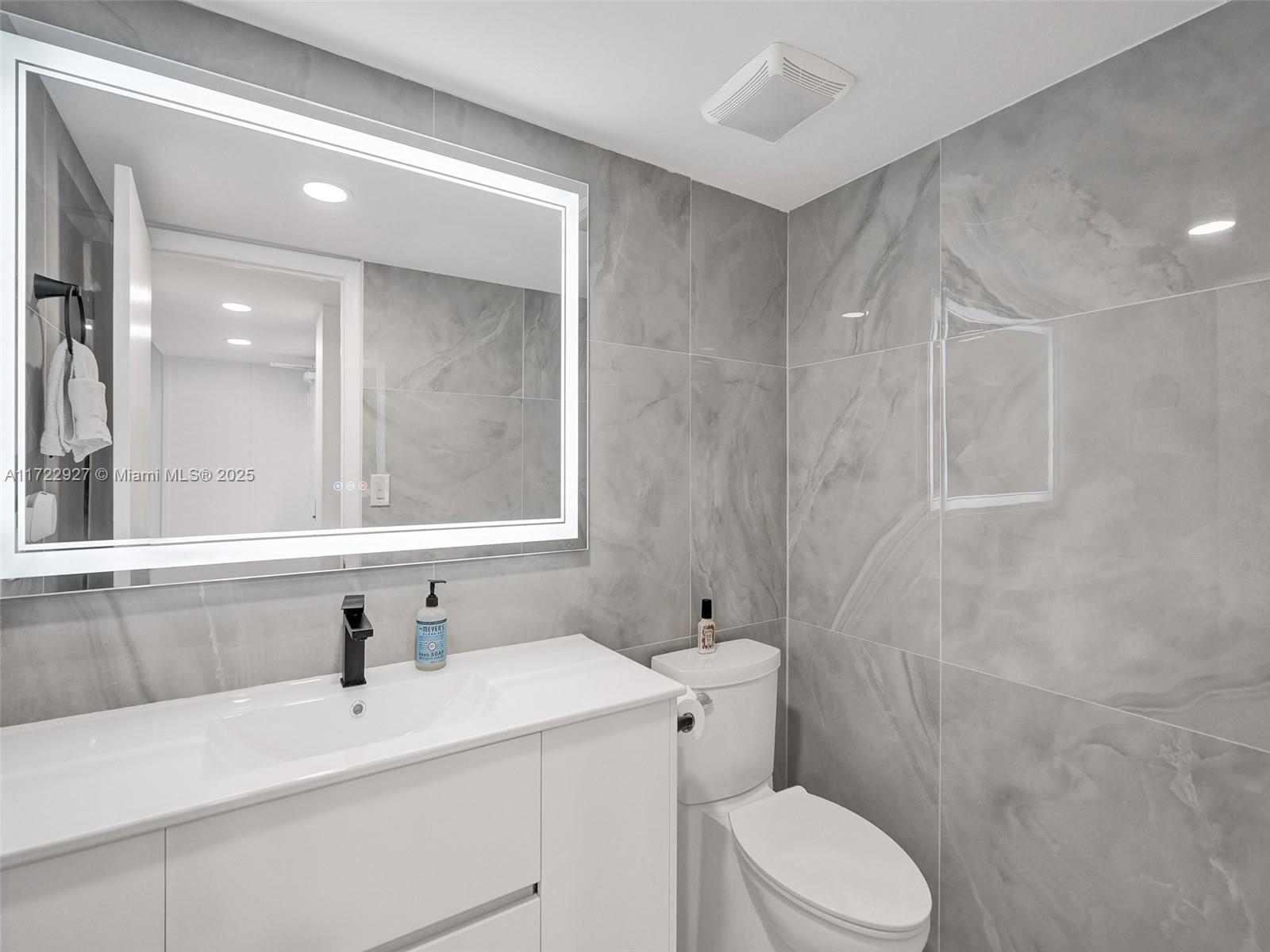 PLAYA DEL SOL CONDO - Residential