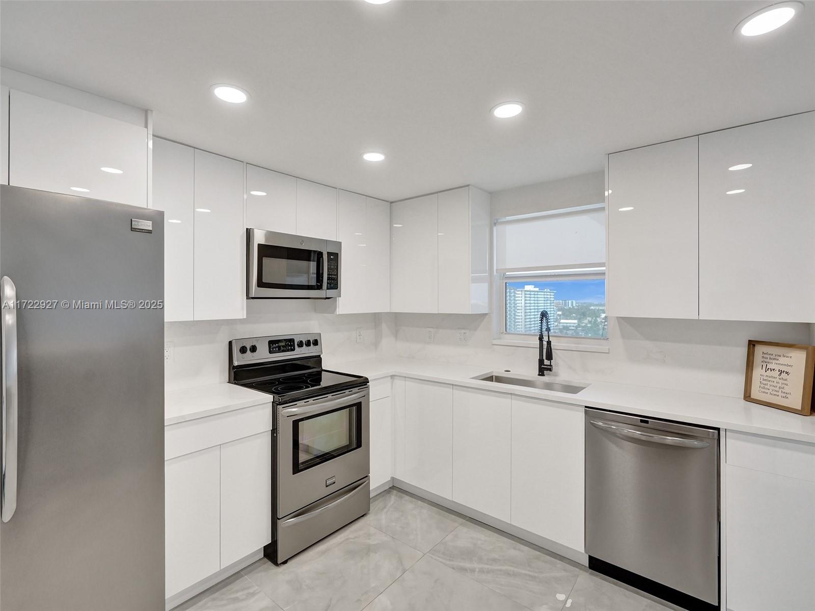 PLAYA DEL SOL CONDO - Residential