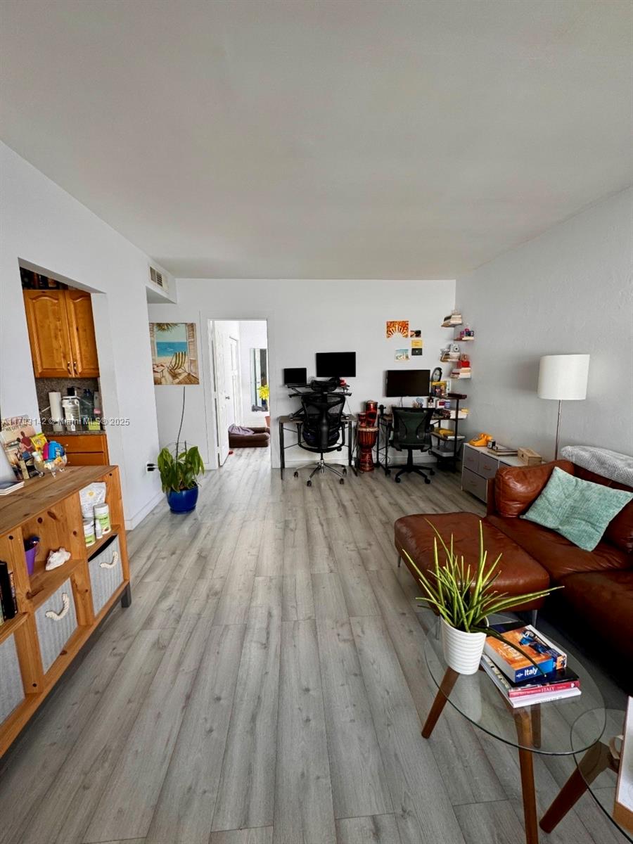 Rental Property at 344 Meridian Ave 4B, Miami Beach, Miami-Dade County, Florida - Bedrooms: 1 
Bathrooms: 1  - $2,450 MO.