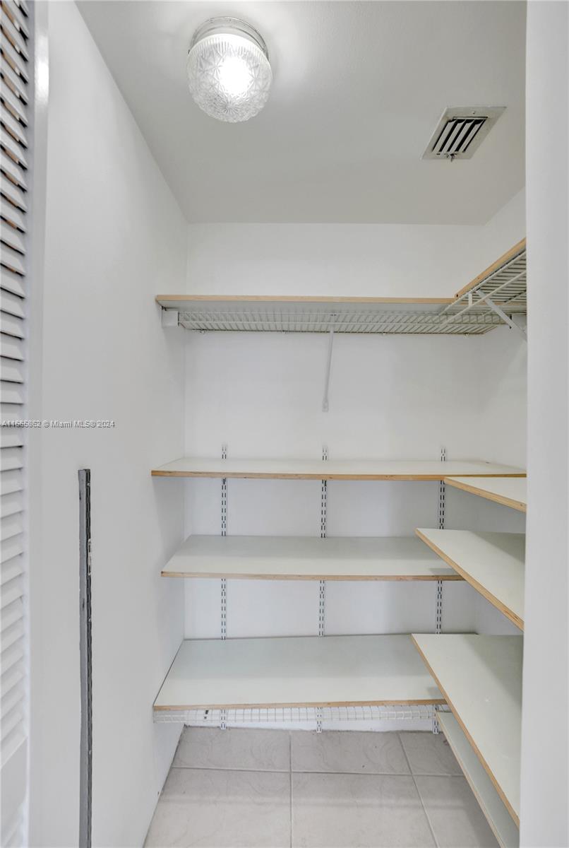 MYSTIC POINTE TOWER 600 C - Residential