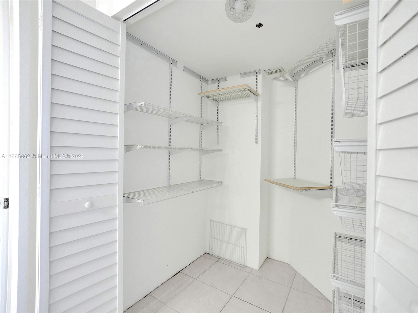 MYSTIC POINTE TOWER 600 C - Residential