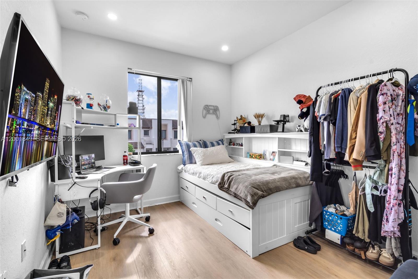 VIA VENTURA NEIGHBORHOOD - Residential