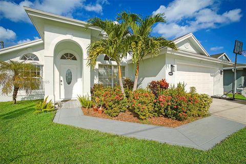 Photo of 6061 Mullin St, Jupiter, FL 33458 (MLS # A11918843)