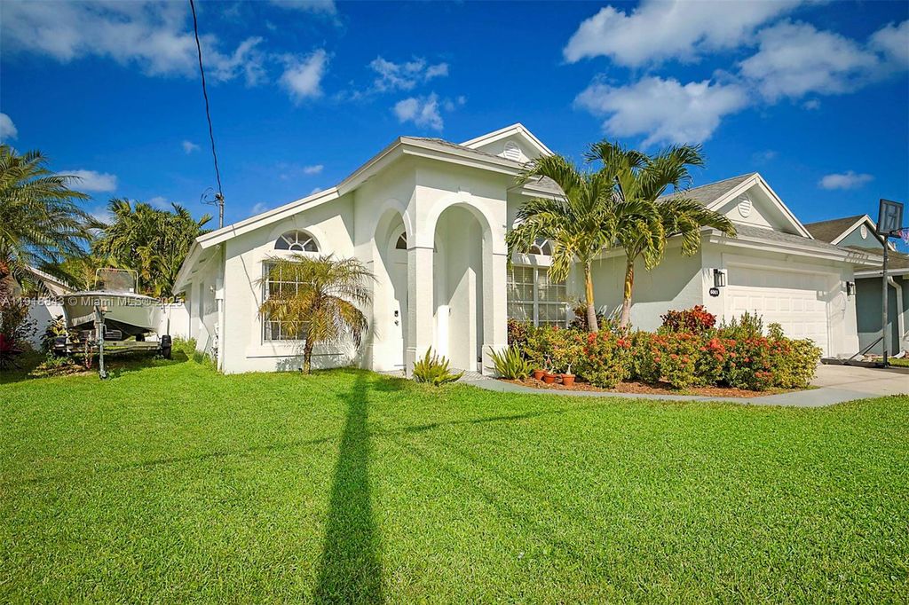Photo of 6061 Mullin St, Jupiter, FL 33458 (MLS # A11918843)