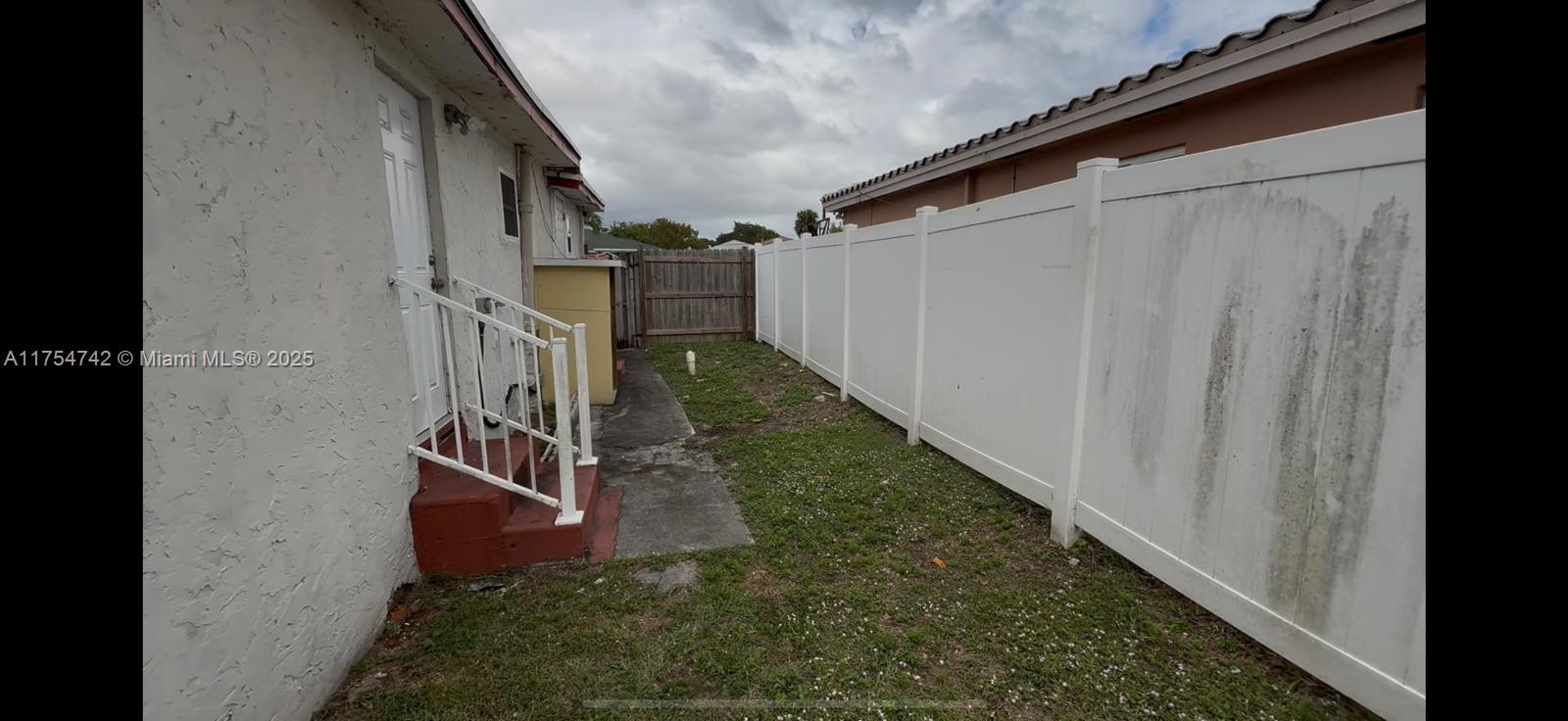 2760 NW 11th Ct