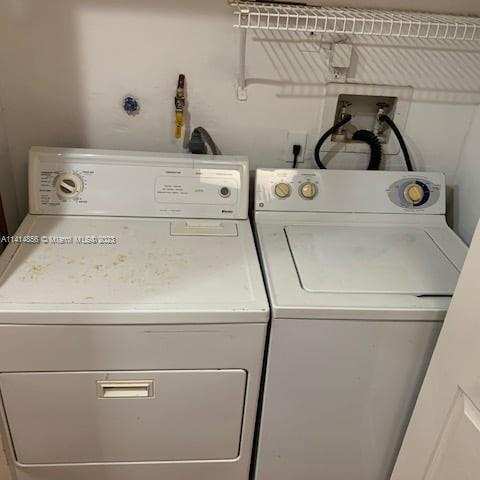 LA HACIENDA COUNTRY CLUB - Residential Lease