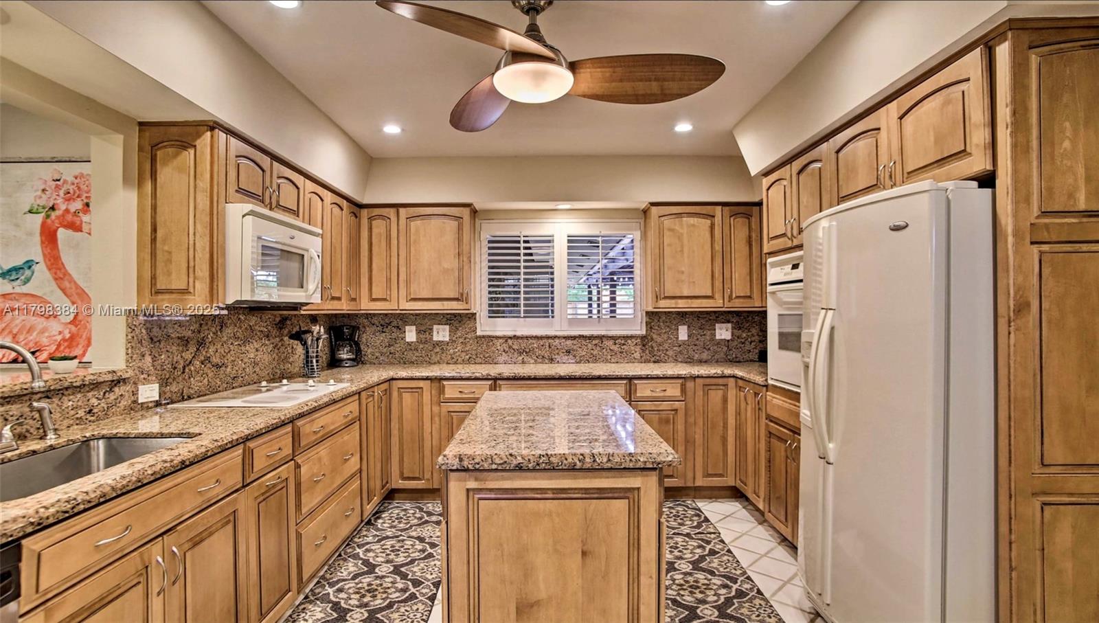 Coral Woods 33-25 B - Residential Lease