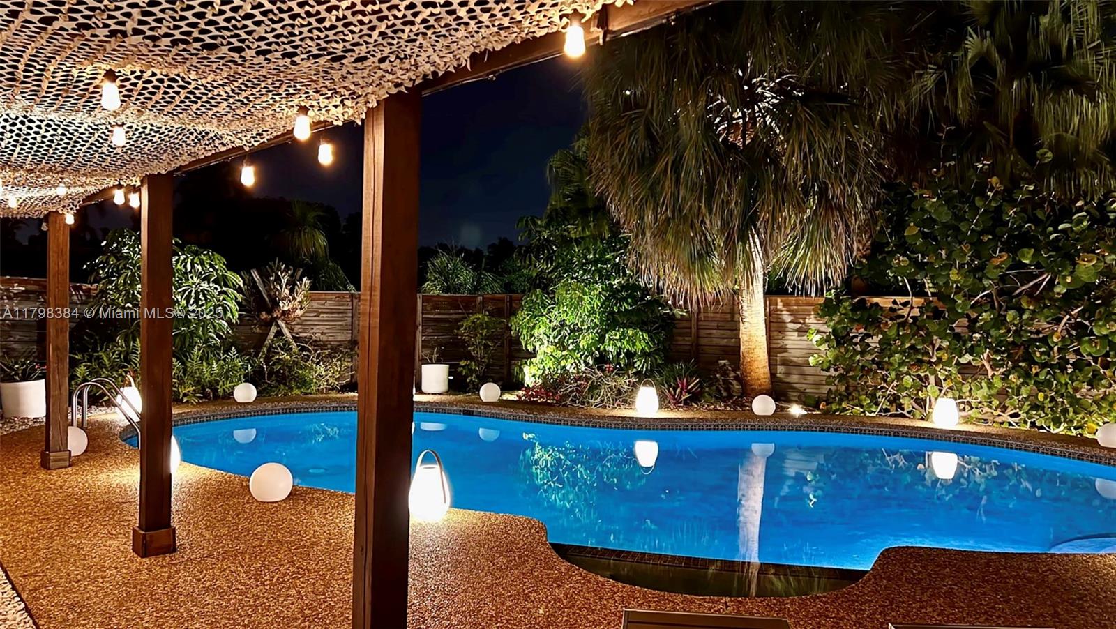 Coral Woods 33-25 B - Residential Lease