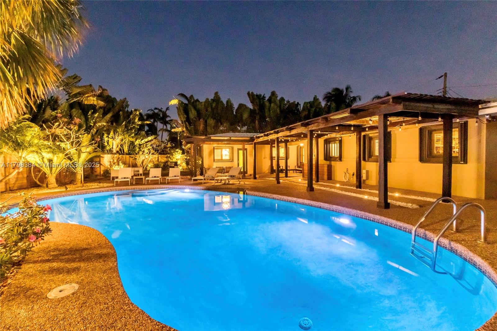 Coral Woods 33-25 B - Residential Lease