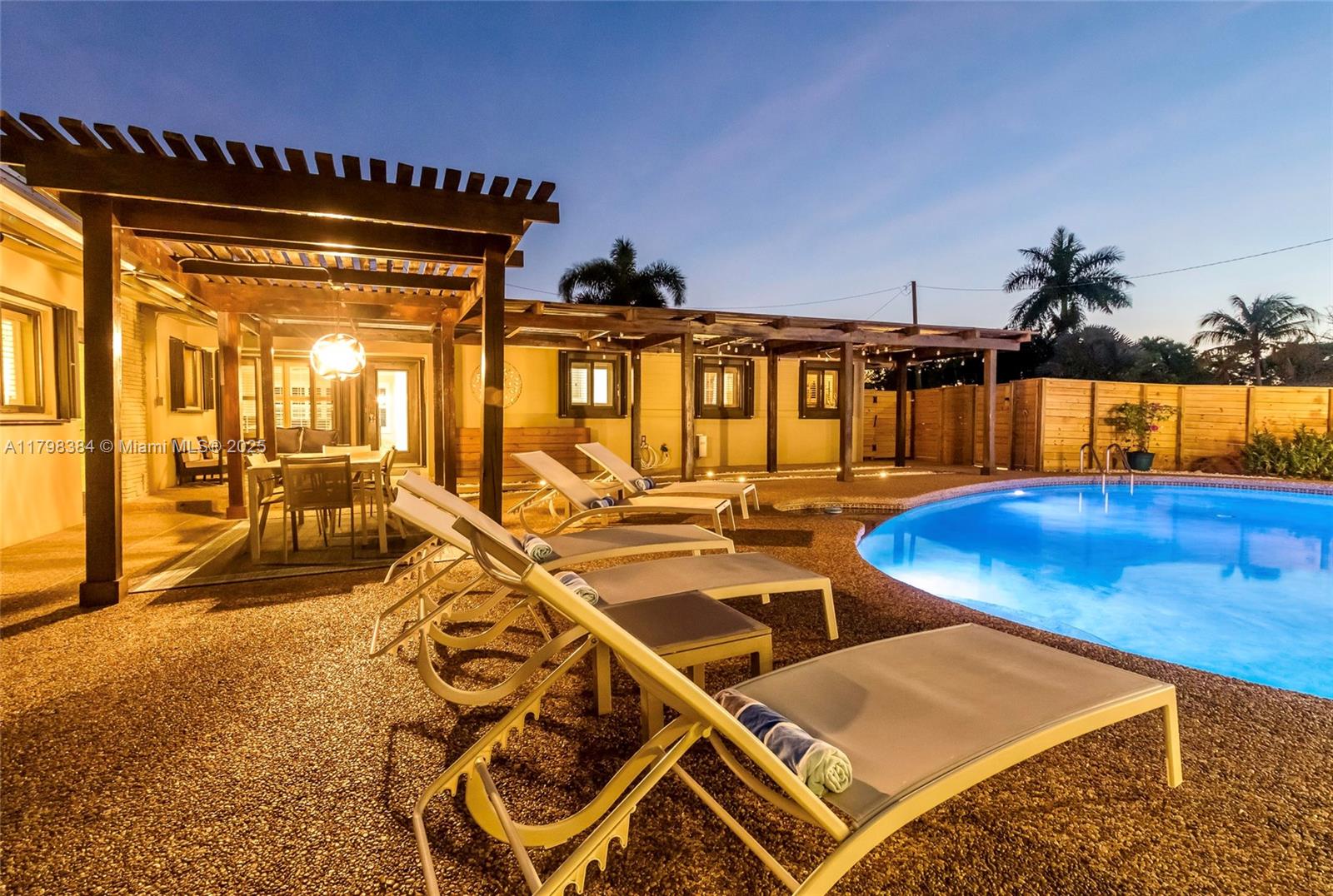 Coral Woods 33-25 B - Residential Lease