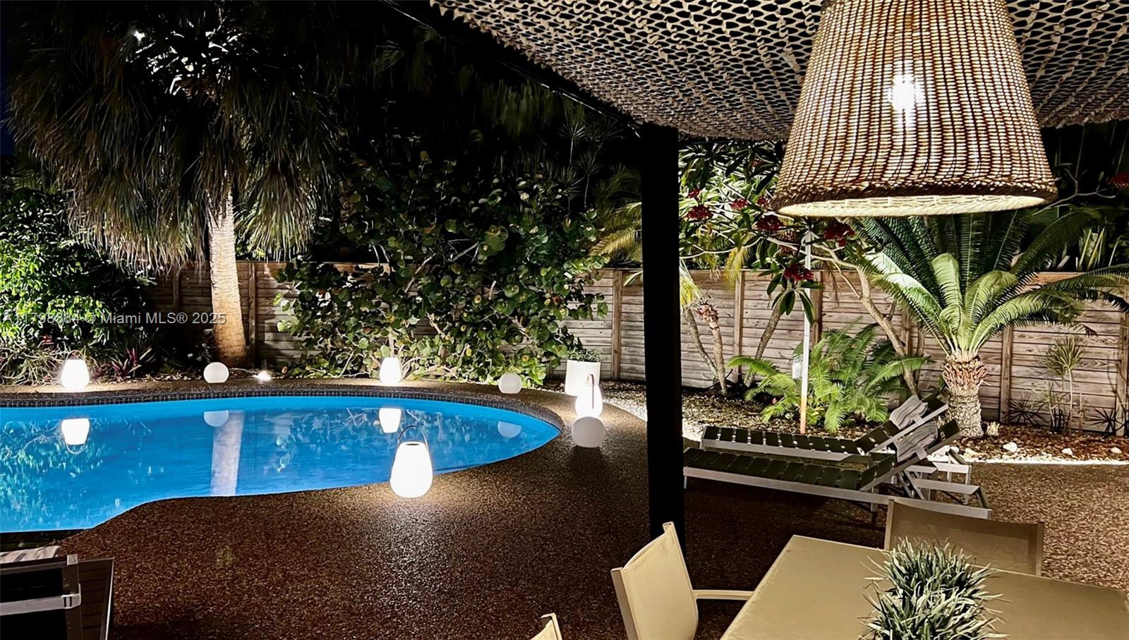 Coral Woods 33-25 B - Residential Lease