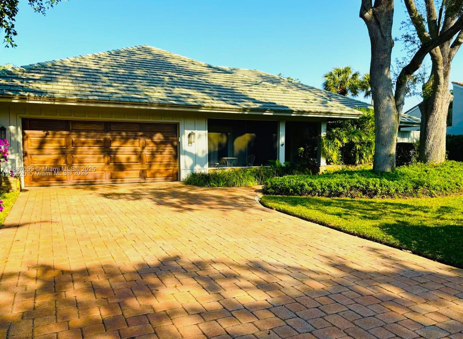 Seasonal Rental Opportunity at 1 Balfour,Palm Beach Gardens!Discover the perfect blend of golf,privacy &elegance inside Thurston Estates at PGA National.This spacious 4-bedroom,3-bath home with nearly 3,000 sq ft is available for seasonal lease.Imagine mornings in the huge Florida room,surrounded by panoramic golf course views or relaxing in your private spa-like suite with dual closets & electric sauna.The gourmet kitchen with Sub-Zero fridge and double oven is ideal for entertaining & a screened-in patio lets you enjoy the Florida lifestyle.Complete with a new generator for peace of mind,this residence offers comfort,luxury &exclusivity.
Available at $10,000/month for a minimum 3-month stay.Schedule your private showing and secure your seasonal escape today!The Property is also for sale