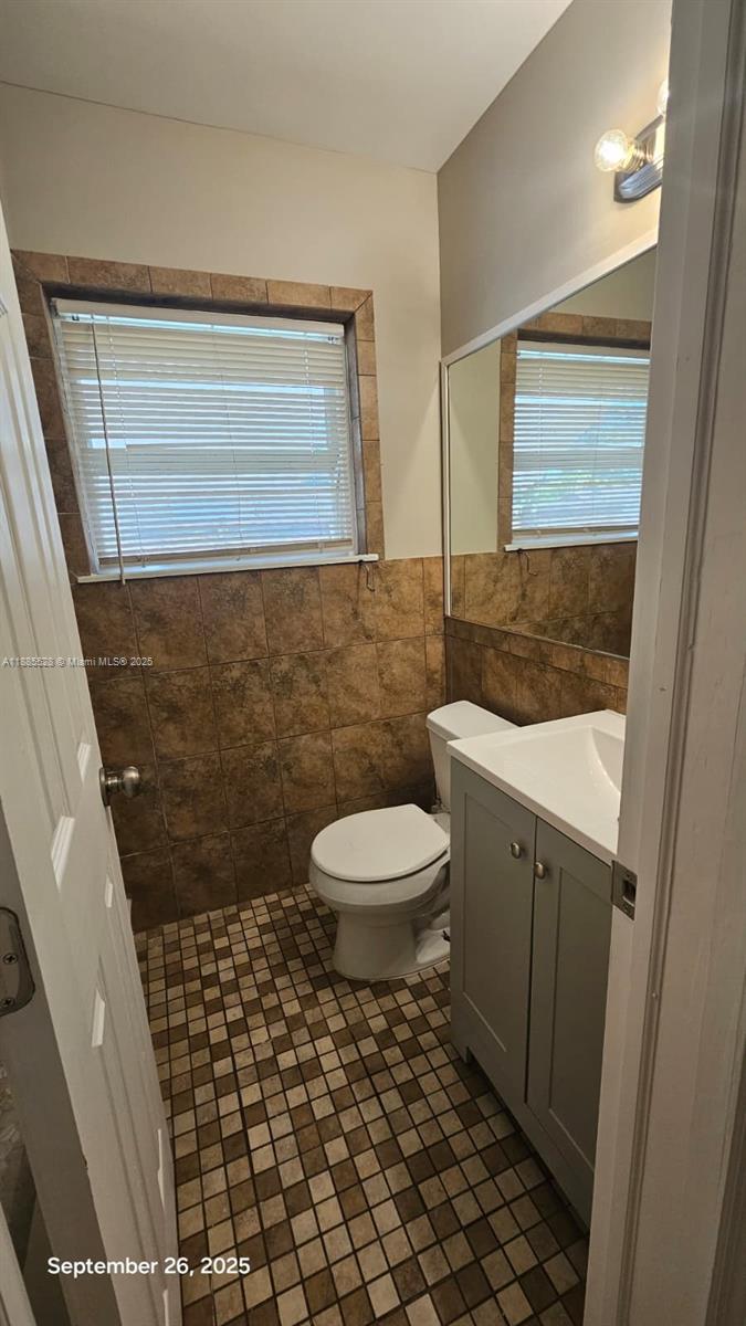 HOLLYWOOD TERRACE - Residential Lease