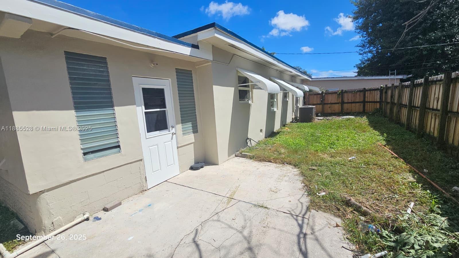 HOLLYWOOD TERRACE - Residential Lease