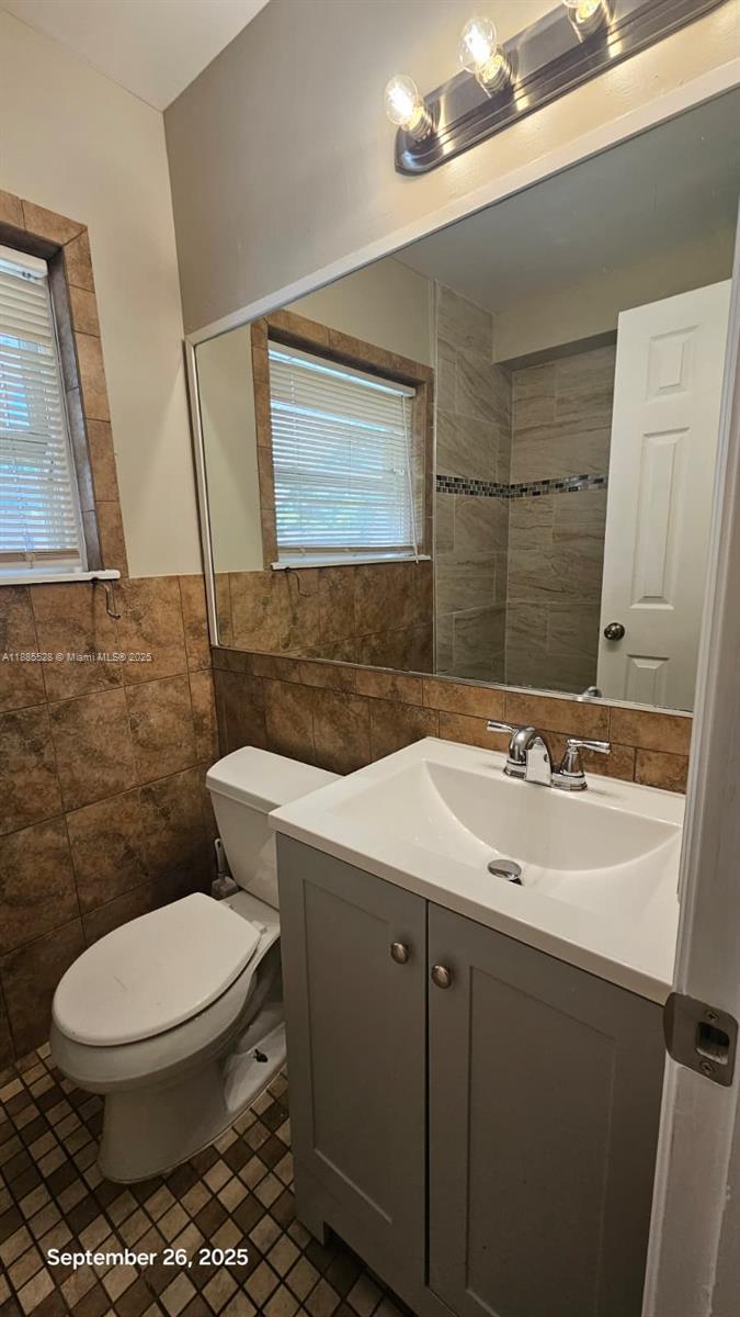 HOLLYWOOD TERRACE - Residential Lease