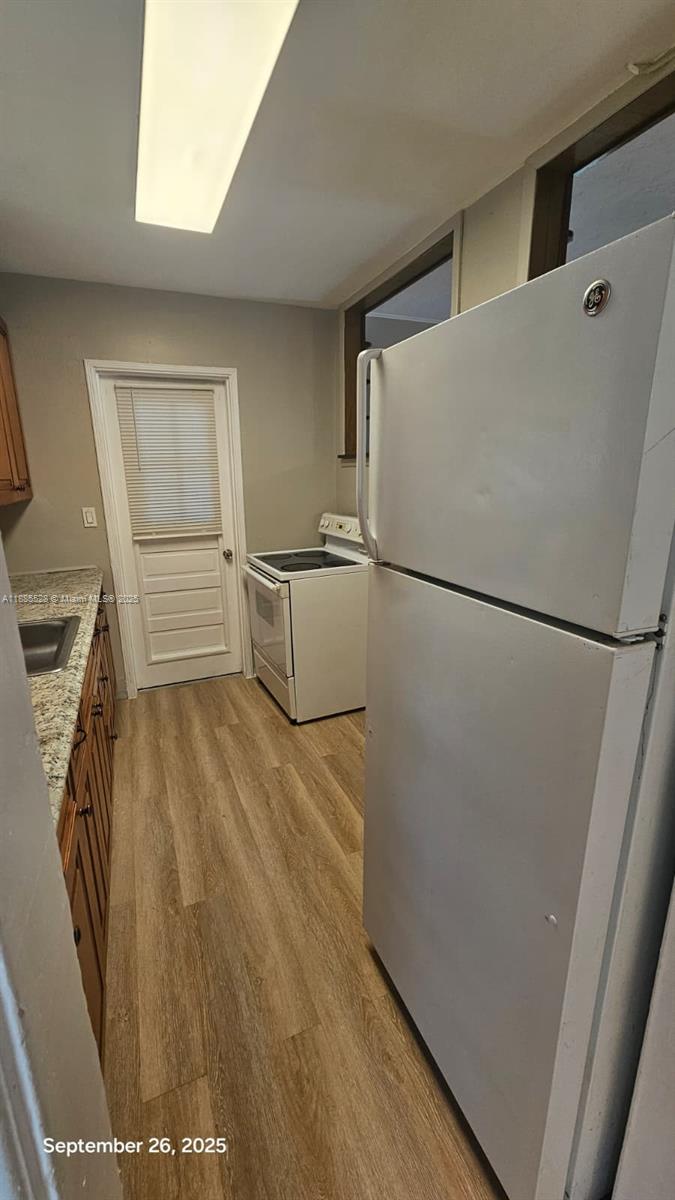 HOLLYWOOD TERRACE - Residential Lease