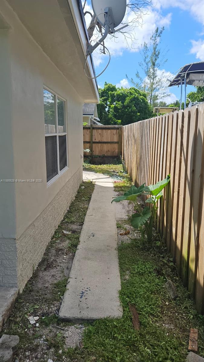 HOLLYWOOD TERRACE - Residential Lease