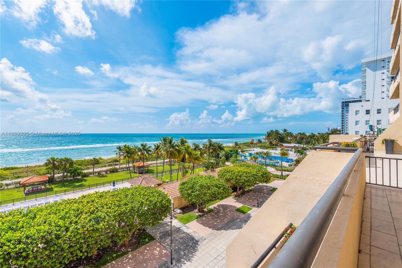 2555 Collins Ave 607