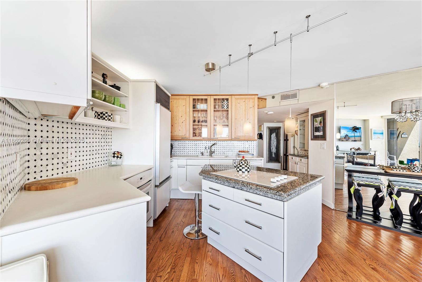 CLUB ATLANTIS CONDO - Residential