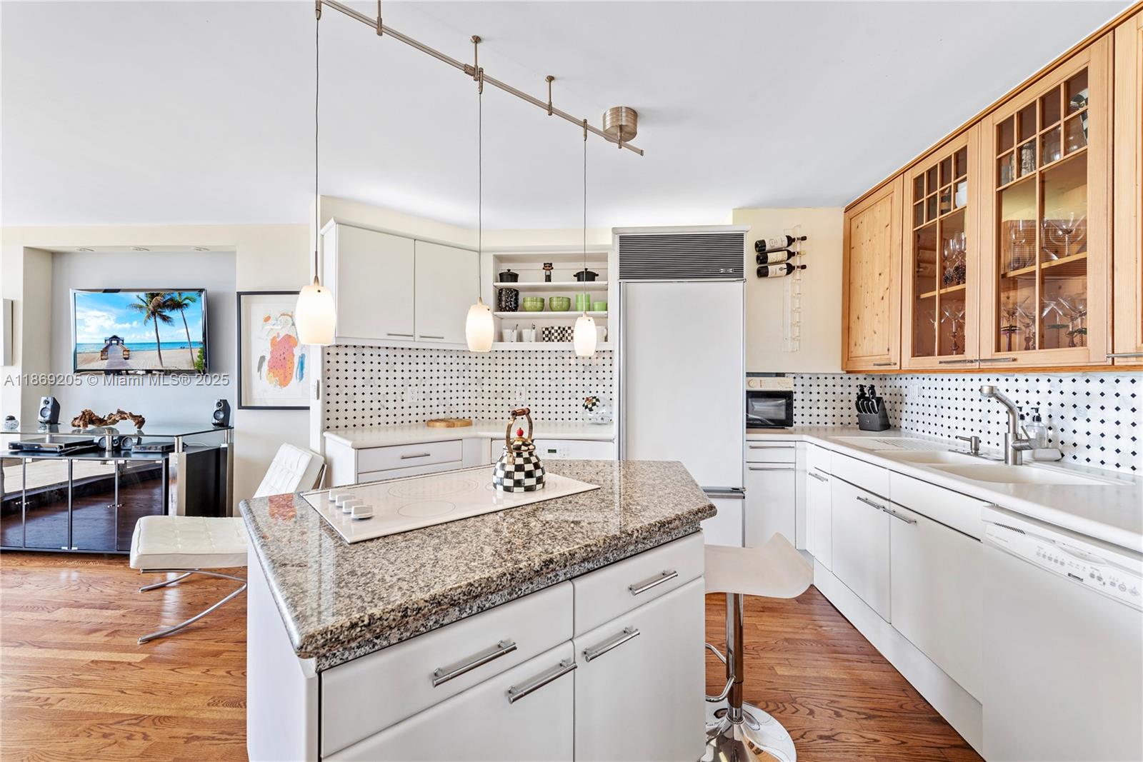 CLUB ATLANTIS CONDO - Residential