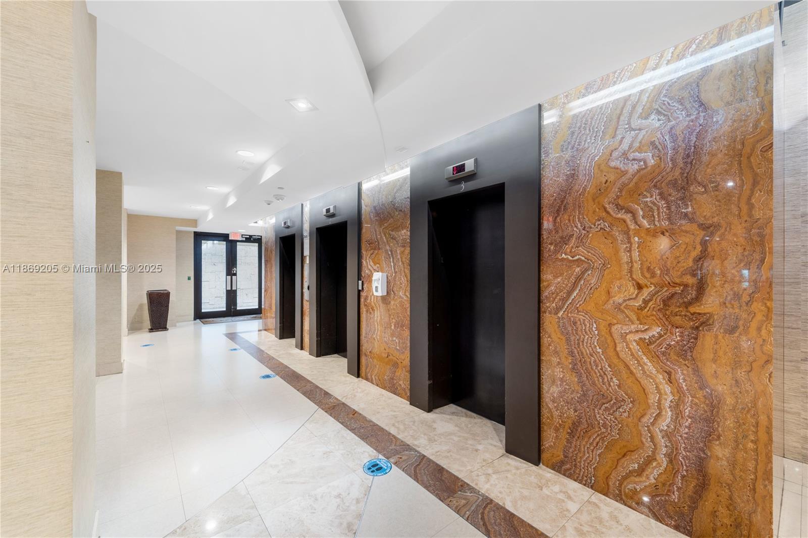 CLUB ATLANTIS CONDO - Residential