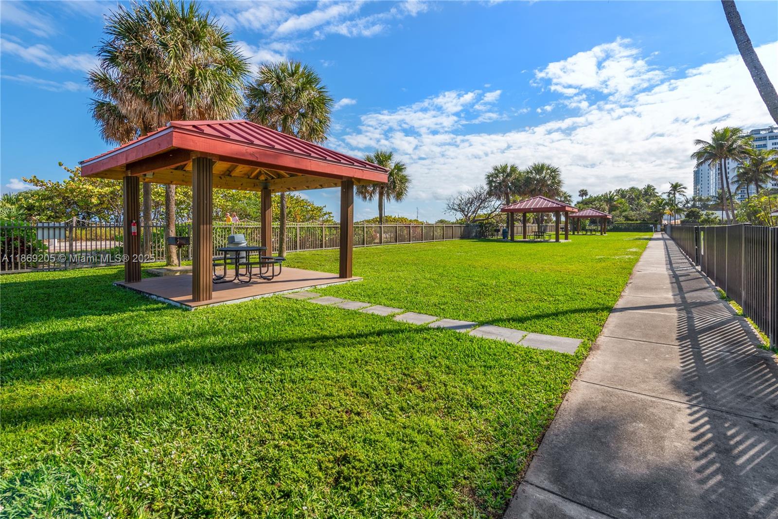 CLUB ATLANTIS CONDO - Residential