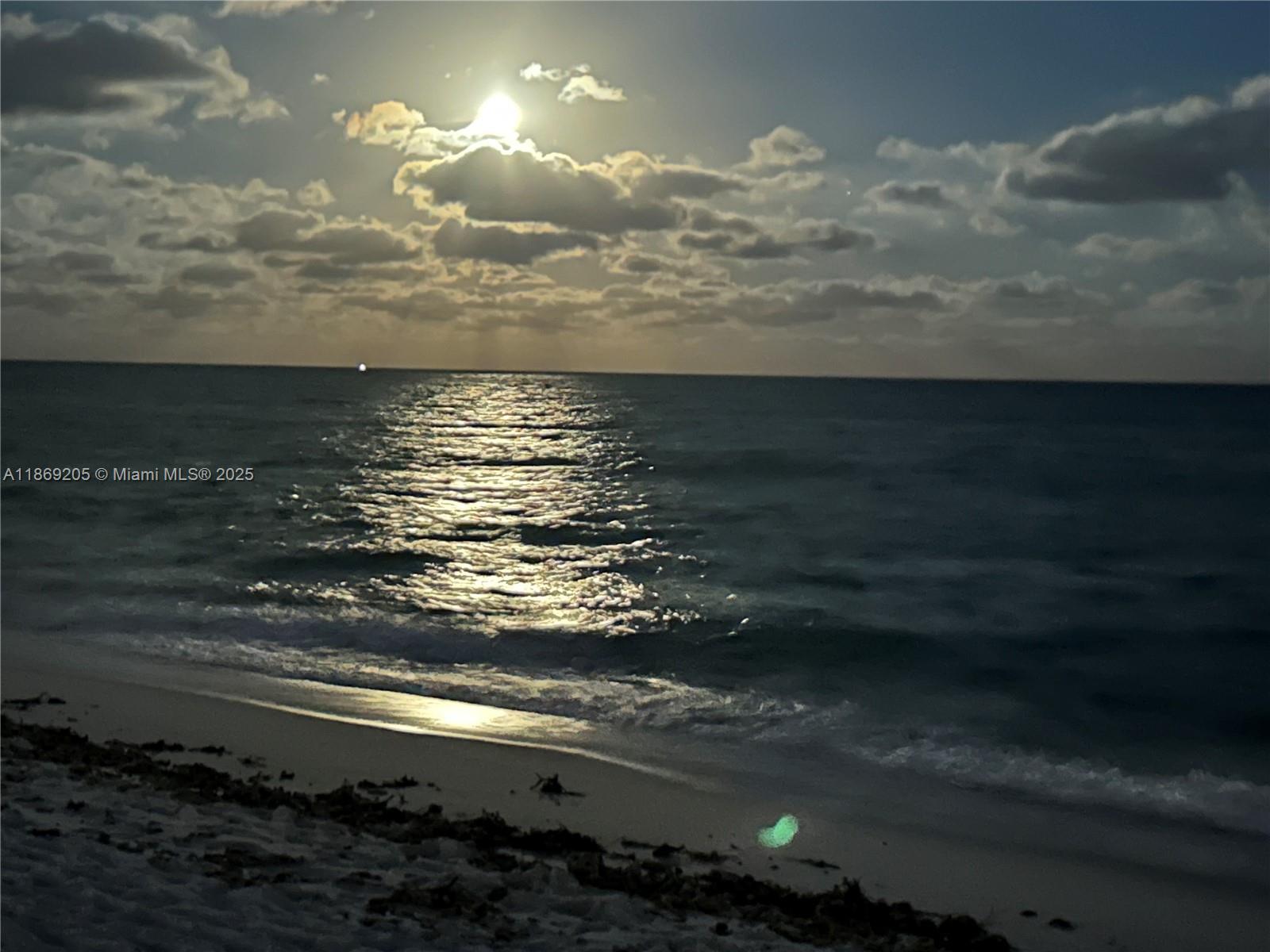 CLUB ATLANTIS CONDO - Residential