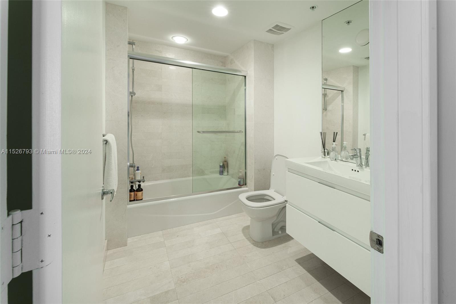 MARINA PALMS RESIDENCES N - Residential Lease