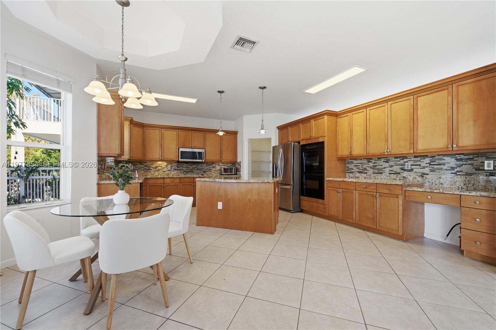 15675 SW 52nd Ct, Miramar, FL, 33027/$849,000 4 15675 SW 52nd Ct