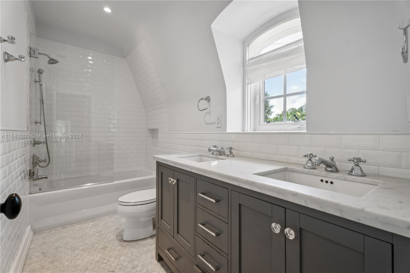 CORAL GABLES C C SEC 3 - Residential