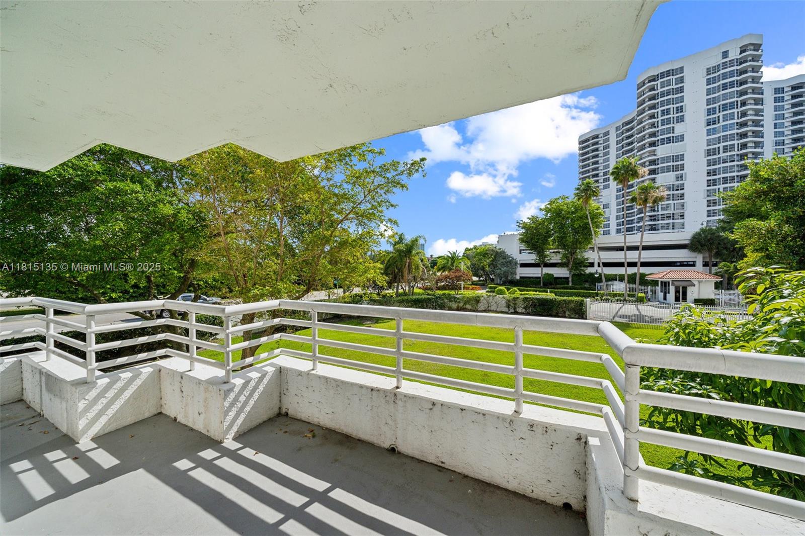 Large 2 Bedroom plus den located walking distance from Aventura Mall, Sunny Isles Beach, and House of Worship. Excellent school district.