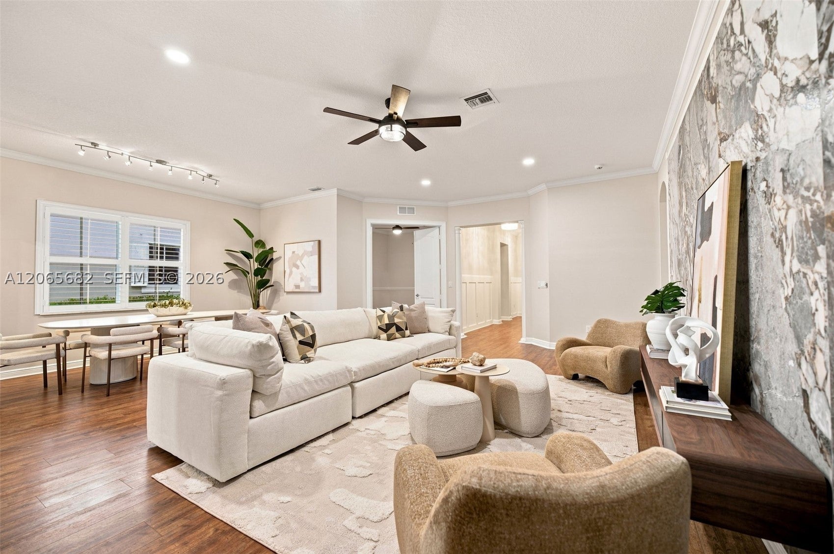8550 Lakeside Bnd