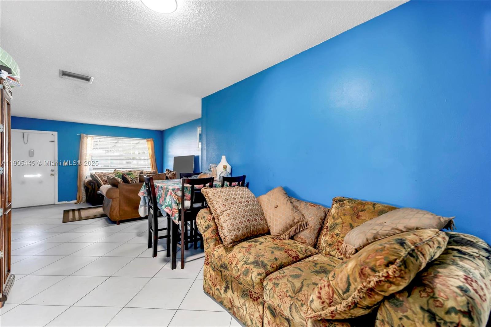 View photos, virtual tours, details... 1005 SW 18th St