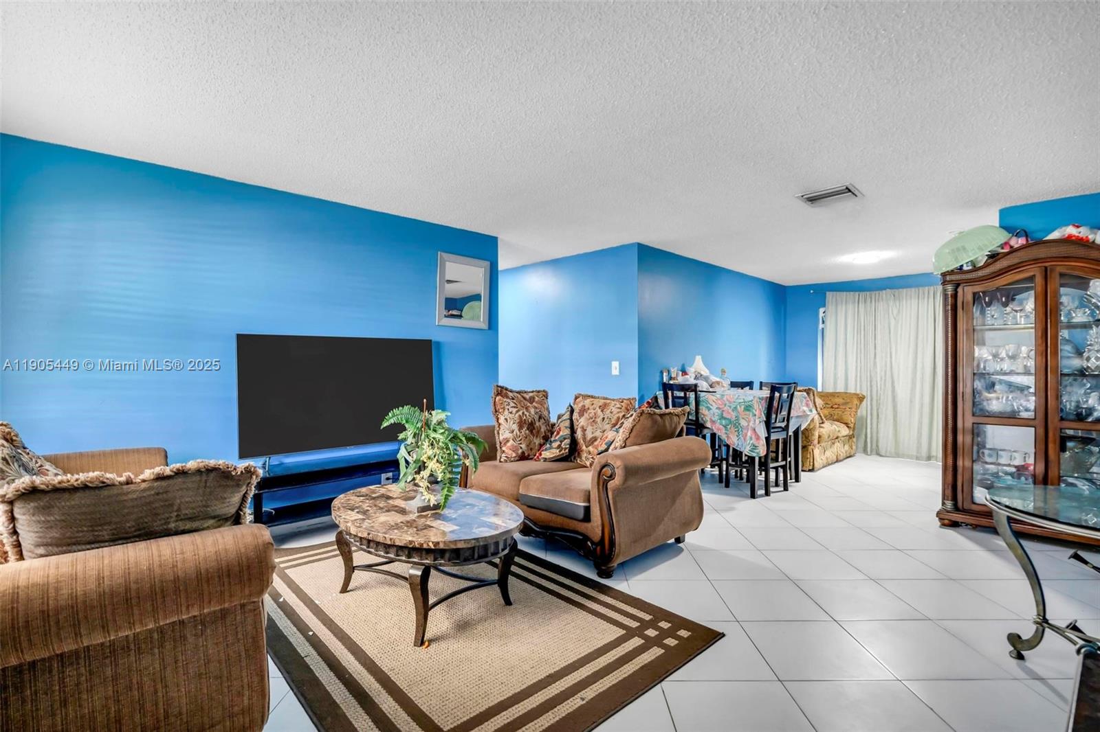 View photos, virtual tours, details... 1005 SW 18th St