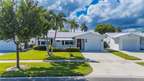 Photo of 1005 SW 18th St, Boynton Beach, FL 33426 (MLS # A11905449)