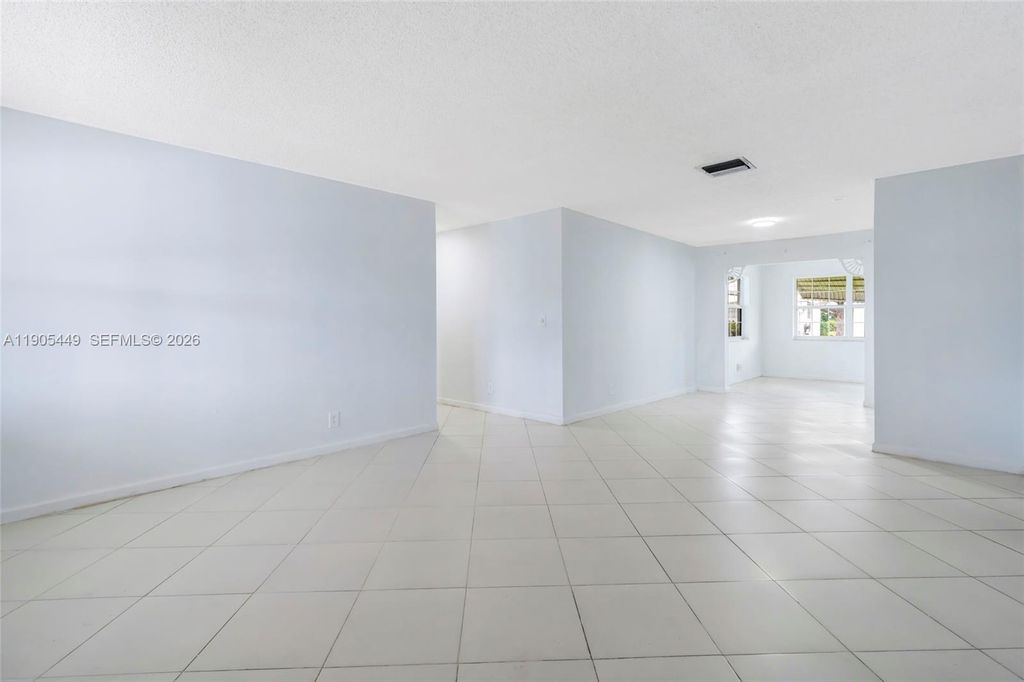 Photo of 1005 SW 18th St, Boynton Beach, FL 33426 (MLS # A11905449)