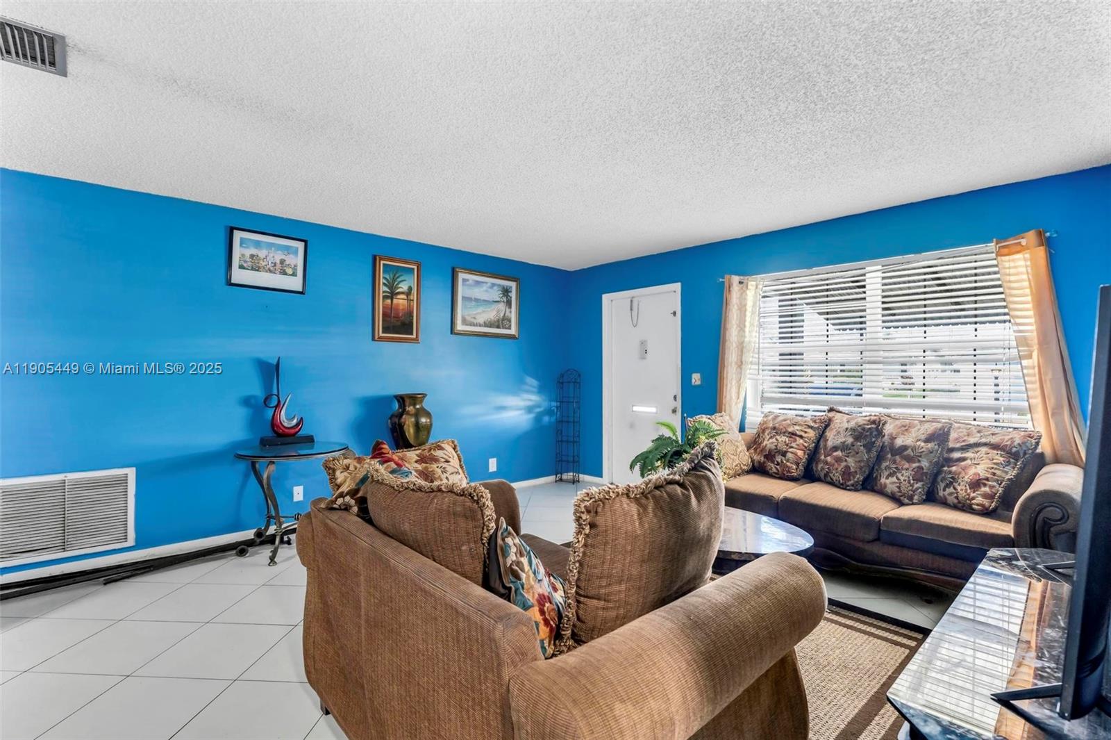 View photos, virtual tours, details... 1005 SW 18th St