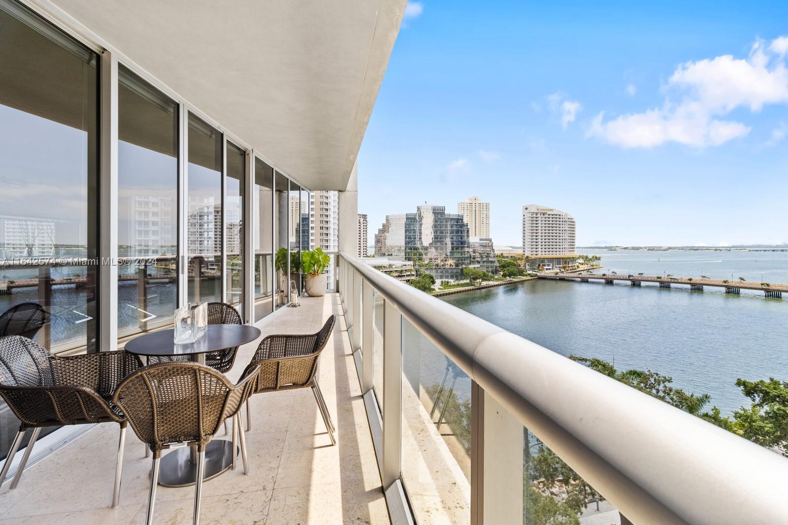 495 BRICKELL AVENUE 901