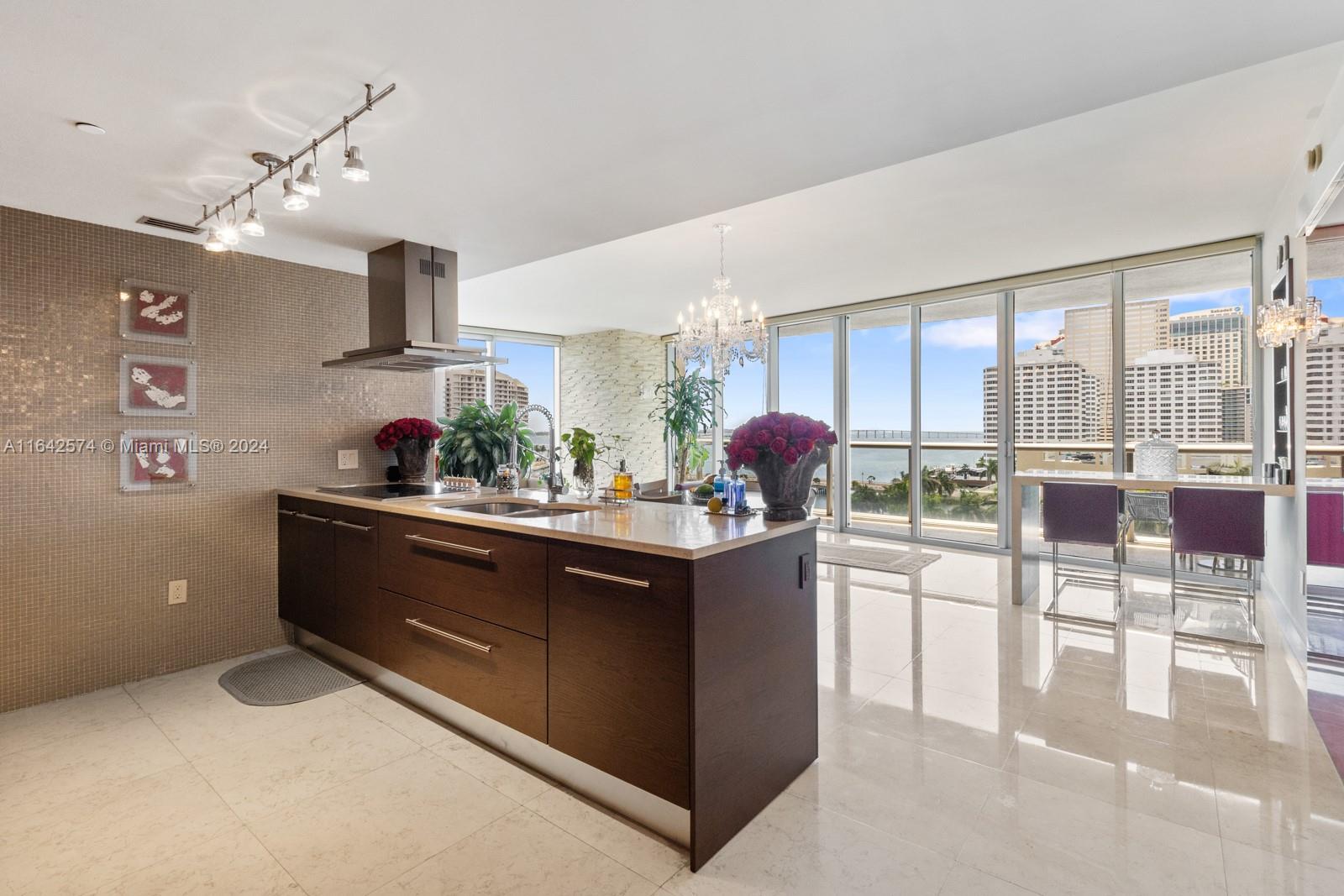 495 BRICKELL AVENUE 901